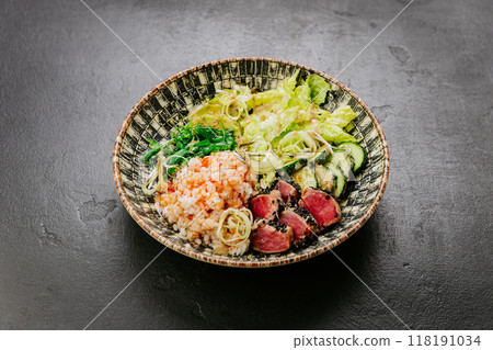 Healthy poke bowl with seared tuna, rice, seaweed salad, fresh vegetables - vibrant and nutritious 118191034
