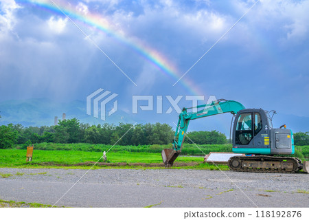 看起來像是從挖土機冒出彩虹的特技照片[安曇野市] 118192876