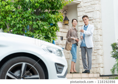 Middle-aged couple, house, car Middle-aged couple, house, car 118192898