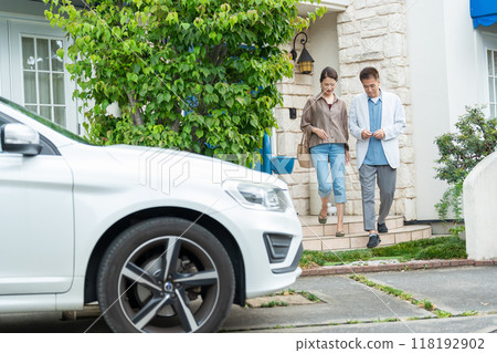 Senior couple going on a trip Senior couple going on a trip 118192902