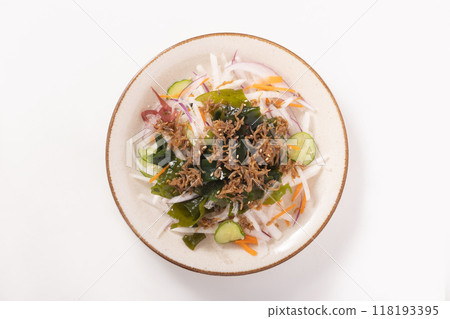 Japanese-style seaweed and small sardine salad 118193395