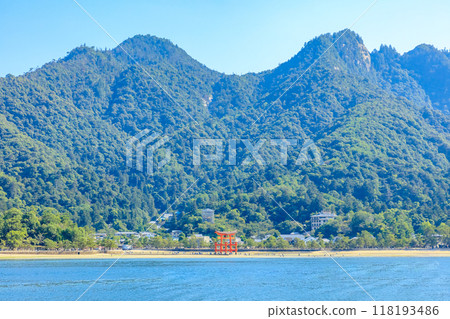 Itsukushima as seen from the Miyajima Ferry in summer Hatsukaichi City, Hiroshima Prefecture 118193486