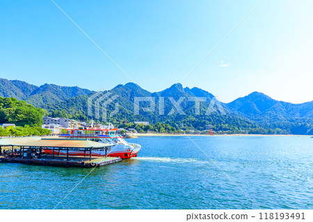 Itsukushima as seen from the Miyajima Ferry in summer Hatsukaichi City, Hiroshima Prefecture 118193491