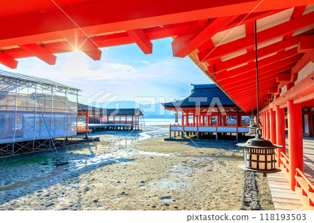 夏季退潮時的嚴島神社，廣島縣廿日市市 118193503