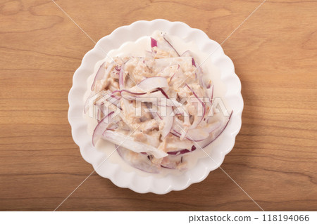 Onion salad (tuna with mayonnaise) 118194066