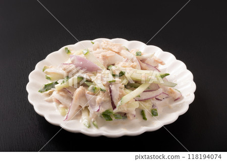 洋蔥黃瓜佐鮪魚蛋黃醬 118194074