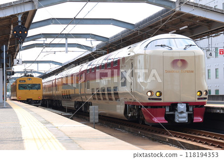 [JR West Japan/JR Central Japan] 115 Series and 285 Series "Sunrise Izumo" (San'in Main Line: Izumoshi Station) 118194353