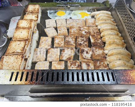 Photographing a street vendor skillfully frying traditional breakfast carrot cake in Taichung traditional market Photographing a street vendor skillfully frying traditional breakfast carrot cake in Taichung traditional market 118195418