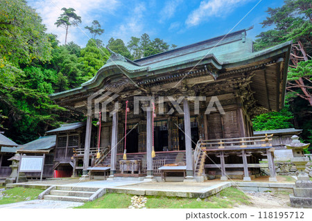 綠樹環繞的金華山小金山神社 綠樹環繞的金華山小金山神社 118195712