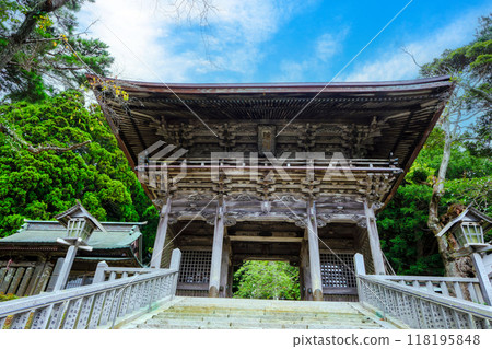 Kinkazan Koganeyama Shrine Zuishinmon Gate Kinkazan Koganeyama Shrine Zuishinmon Gate 118195848