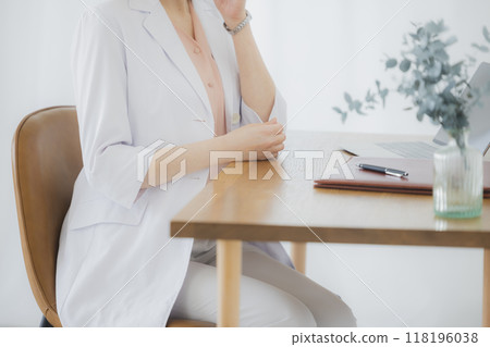 Female doctor Female doctor 118196038