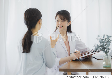 Doctors, nurses and patients 118196092