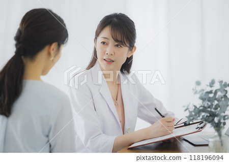 Doctors, nurses and patients Doctors, nurses and patients 118196094