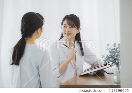 Doctors, nurses and patients Doctors, nurses and patients 118196095