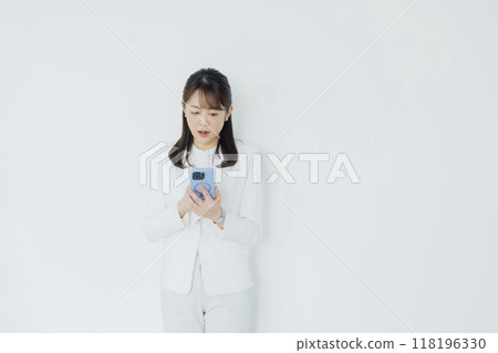 穿白西裝的女人 穿白西裝的女人 118196330