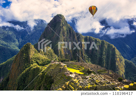 漂浮在馬丘比丘古遺址上的氣球 118196417