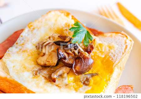 Buttered mushroom and cheese toast 118196502
