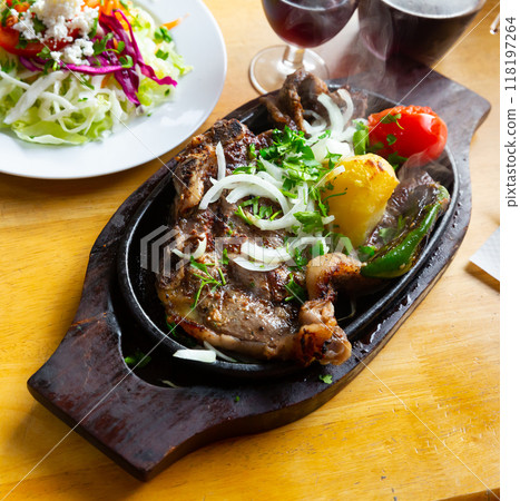 Rustic style grilled veal with potato and vegetables 118197264