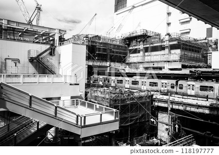 改建中的東京澀谷站 從首都高速西口底部開始 2024年8月下旬 B-4 單色 改建中的東京澀谷站 從首都高速西口底部開始 2024年8月下旬 B-4 單色 118197777