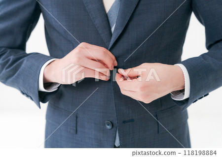 Businessman buttoning his suit 118198884