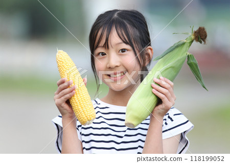 女孩與玉米 118199052