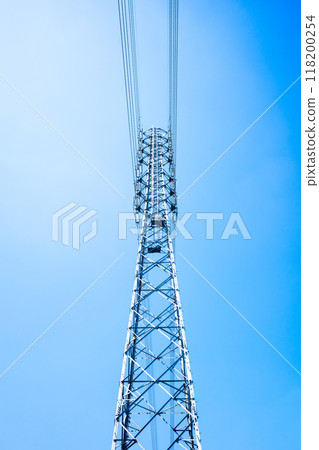 高壓輸電塔和晴空c-2 高對比度 118200254