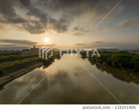 Scenery of the Yamato River illuminated by the morning sun Scenery of the Yamato River illuminated by the morning sun 118201906