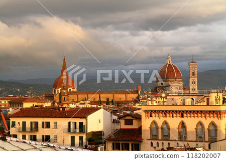 南歐義大利共和國佛羅倫斯歷史中心的景觀,世界遺產,包括大教堂的圓頂 南歐義大利共和國佛羅倫斯歷史中心的景觀,世界遺產,包括大教堂的圓頂 118202007
