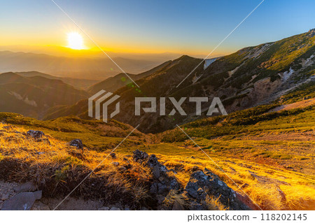 [夕陽素材]秋天從碘嶽山看到的夕陽[長野縣] 118202145