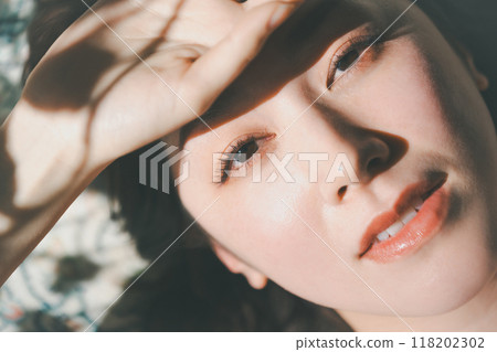 female, lady, woman 118202302