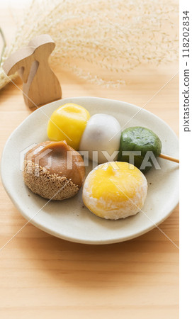 月見團體與栗子饅頭 秋季日式甜點 秋季食慾 月見團體與栗子饅頭 秋季日式甜點 秋季食慾 118202834