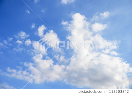 Autumn sky, blue sky, sunny, sky material, September Autumn sky, blue sky, sunny, sky material, September 118203842
