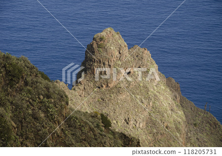 Sea cliff in Agulo. Sea cliff in Agulo. 118205731