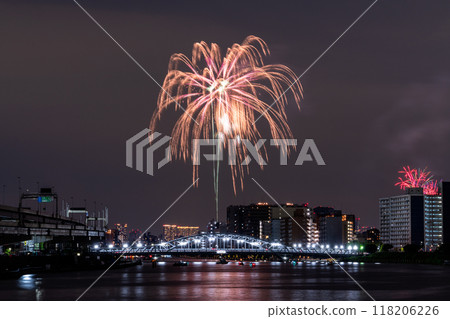 [東京]隅田川花火大會，眺望白須橋 118206226