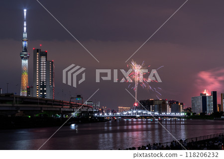 [東京]隅田川花火大會，眺望白須橋 118206232