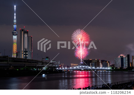 [東京]隅田川花火大會，眺望白須橋 118206234