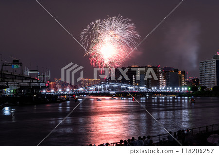 Tokyo: Sumida River Fireworks Festival, overlooking Shirahige Bridge 118206257