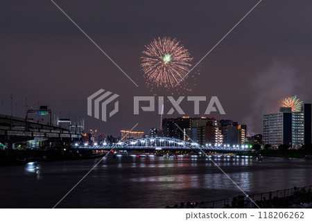 [東京]隅田川花火大會，眺望白須橋 118206262