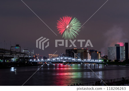 Tokyo: Sumida River Fireworks Festival, overlooking Shirahige Bridge 118206263