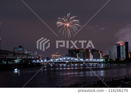 [東京]隅田川花火大會，眺望白須橋 118206270