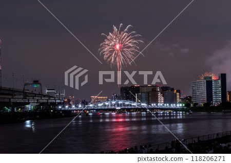 [東京]隅田川花火大會，眺望白須橋 118206271