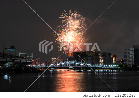 [東京]隅田川花火大會，眺望白須橋 118206283