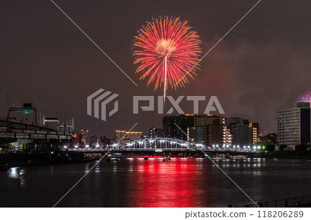Tokyo: Sumida River Fireworks Festival, overlooking Shirahige Bridge 118206289