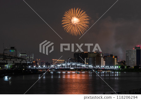 [東京]隅田川花火大會，眺望白須橋 118206294
