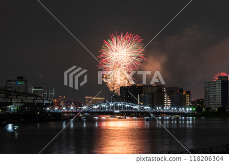 [東京]隅田川花火大會，眺望白須橋 118206304