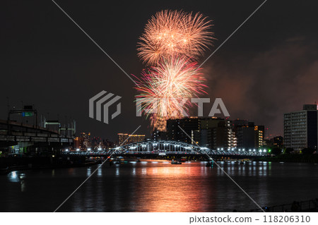 [東京]隅田川花火大會，眺望白須橋 118206310