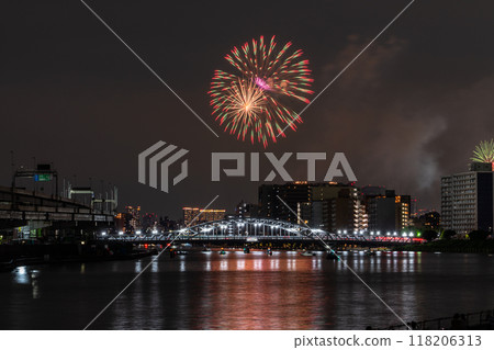 [東京]隅田川花火大會，眺望白須橋 118206313