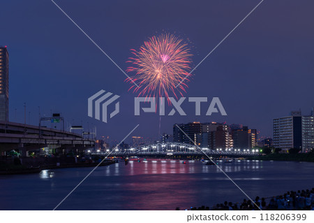 Tokyo: Sumida River Fireworks Festival, overlooking Shirahige Bridge 118206399