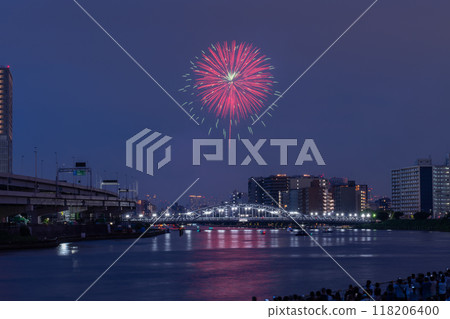 [東京]隅田川花火大會，眺望白須橋 118206400