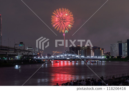 [東京]隅田川花火大會，眺望白須橋 118206416